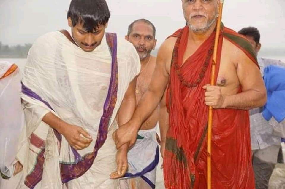 Jagan Mohan Reddy Photos With Swaroopanand Saraswati Swami