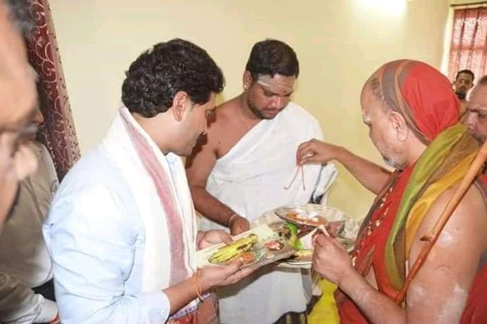 Jagan Mohan Reddy Photos With Swaroopanand Saraswati Swami