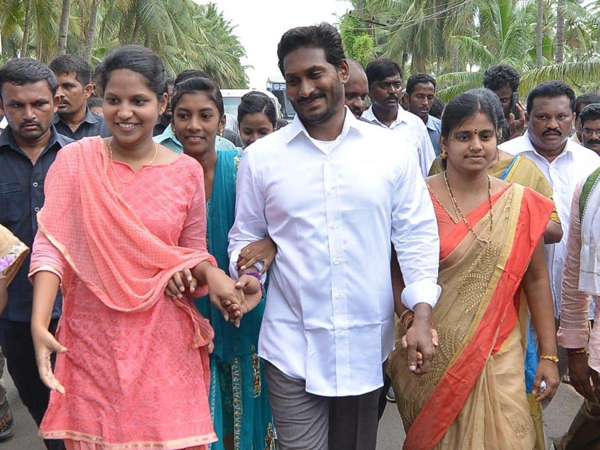 Jagan Praja Sankalpa Yatra Day 195 Photos