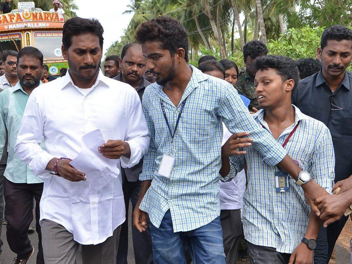 Jagan Praja Sankalpa Yatra Day 195 Photos