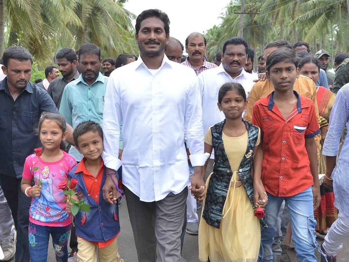 Jagan Praja Sankalpa Yatra Day 195 Photos