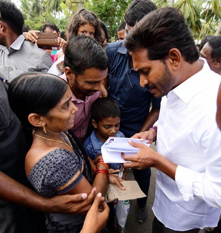 Jagan Praja Sankalpa Yatra Day 195 Photos