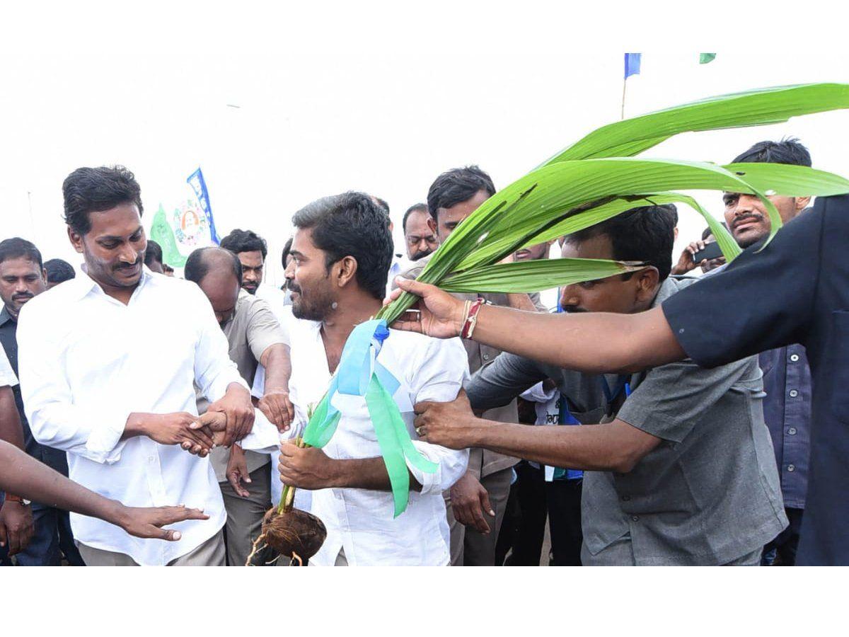 Jagan Praja Sankalpa Yatra Day 203 Photos