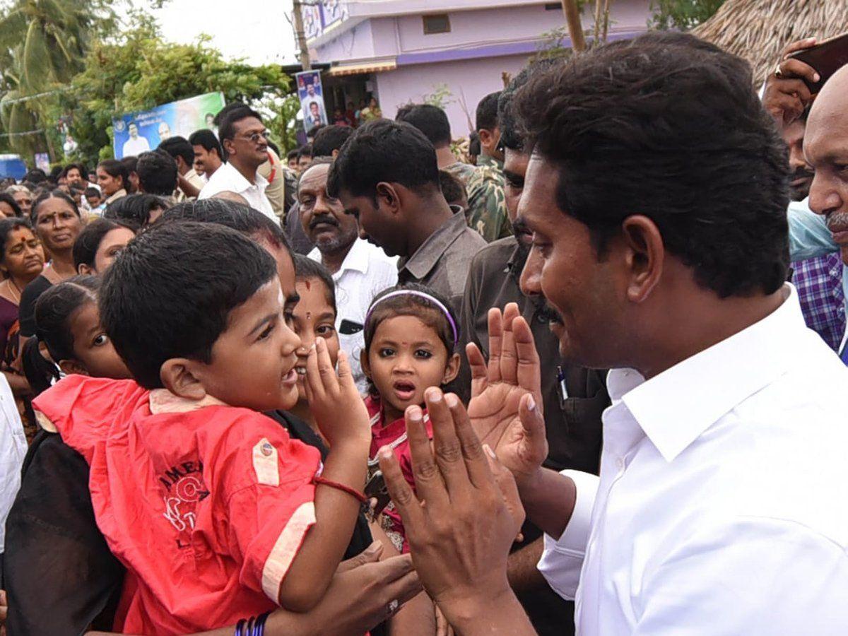 Jagan Praja Sankalpa Yatra Day 212 Photos