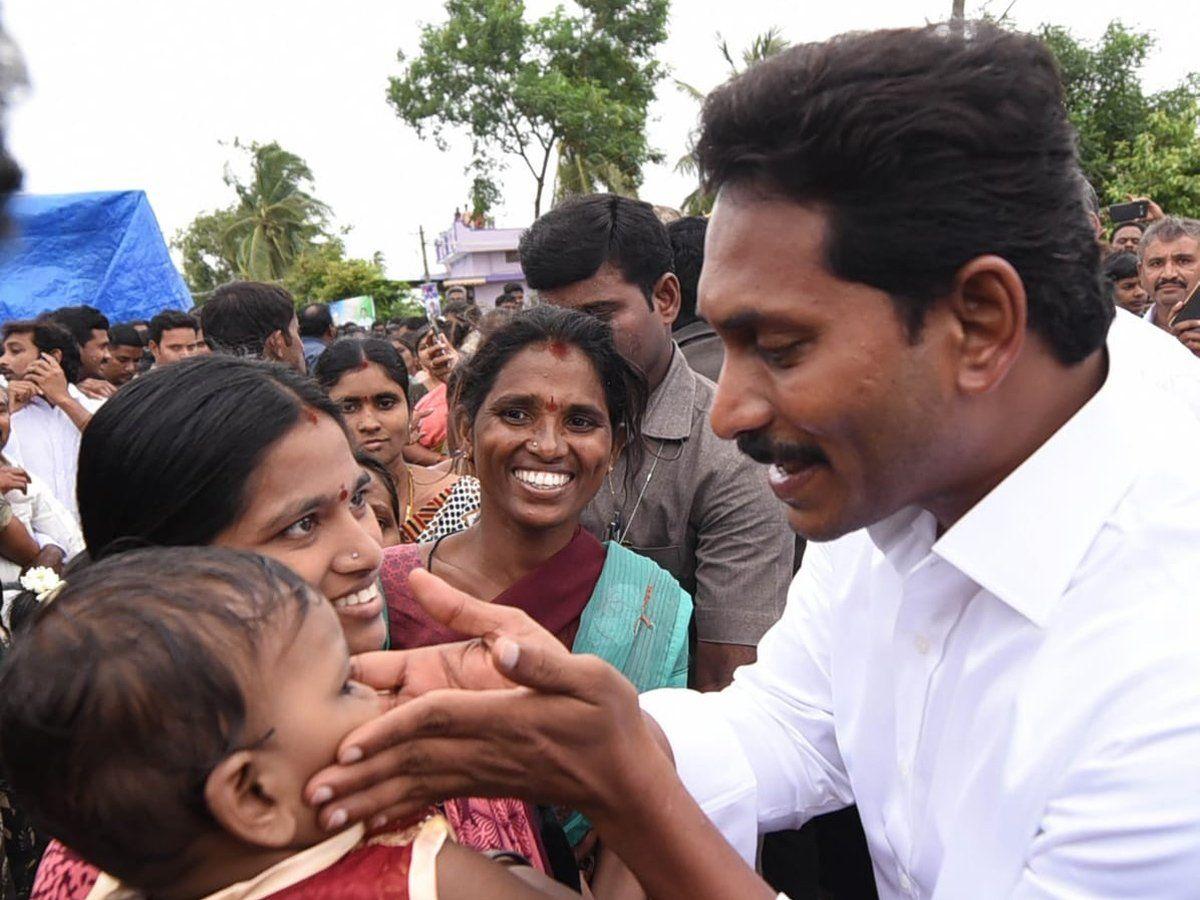 Jagan Praja Sankalpa Yatra Day 212 Photos