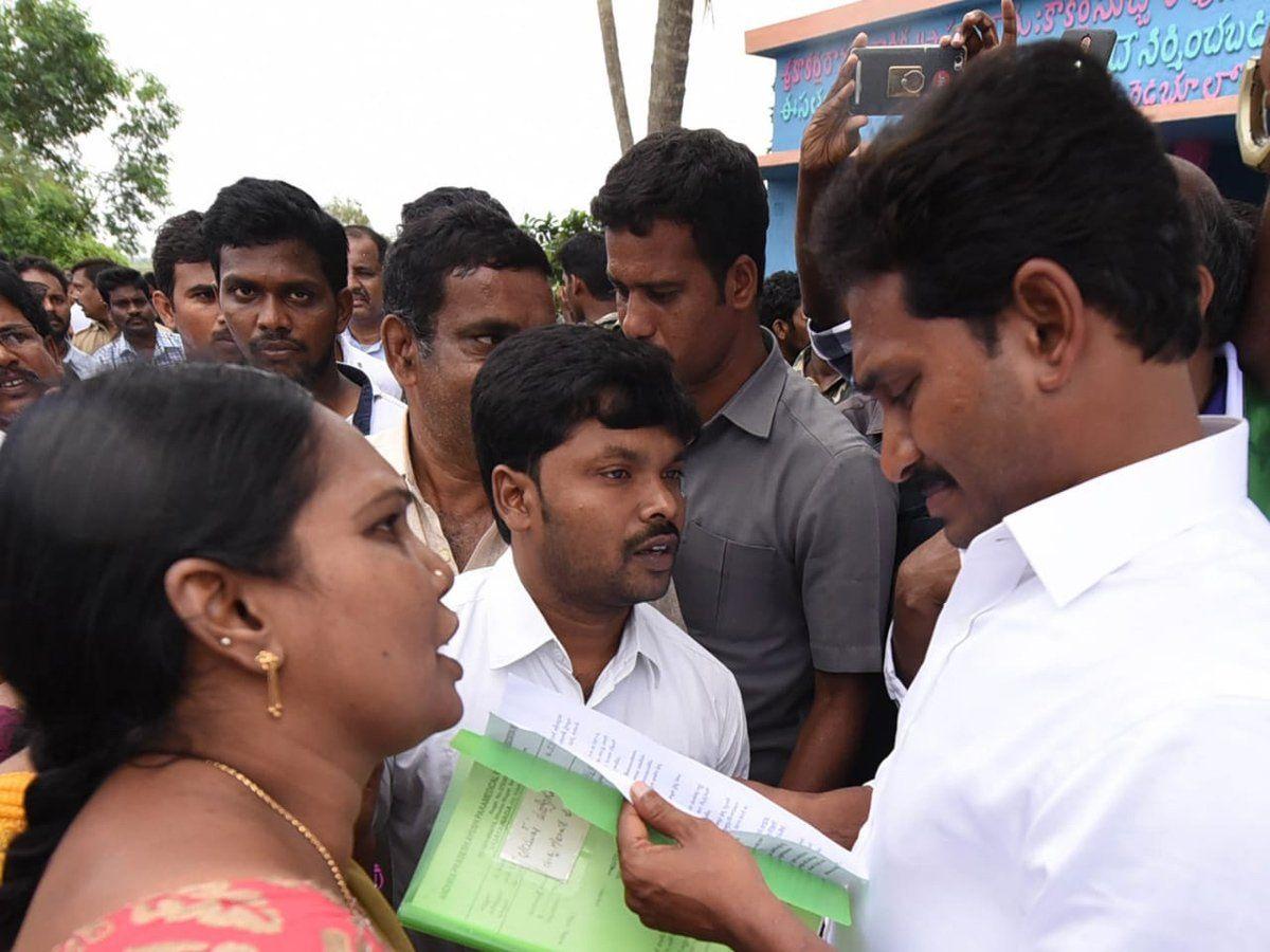 Jagan Praja Sankalpa Yatra Day 212 Photos