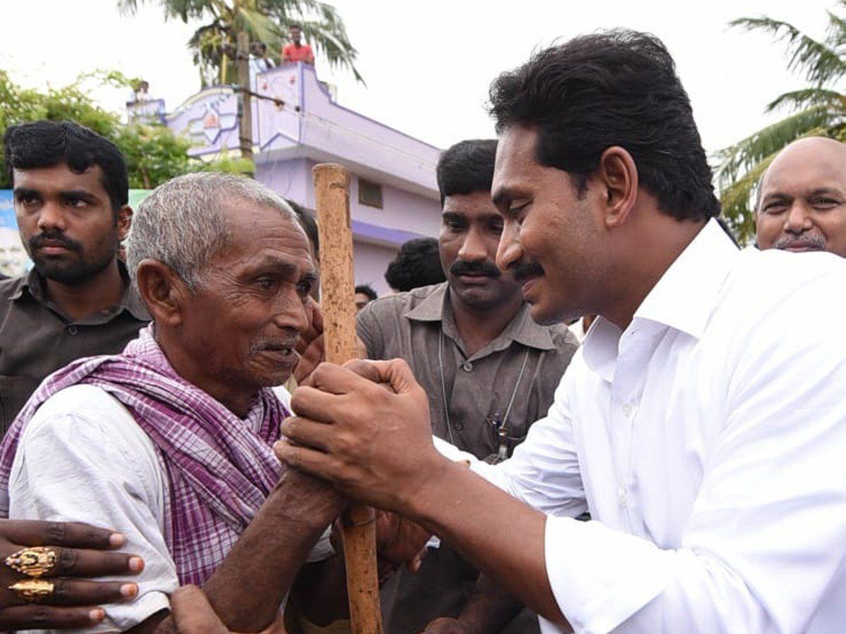 Jagan Praja Sankalpa Yatra Day 212 Photos