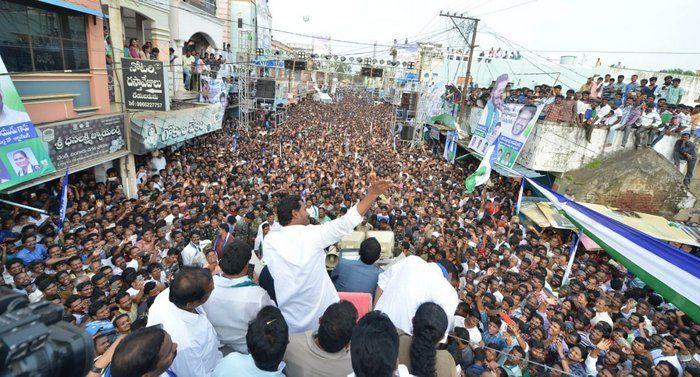 Jagan Praja Sankalpa Yatra Day 220 Photos