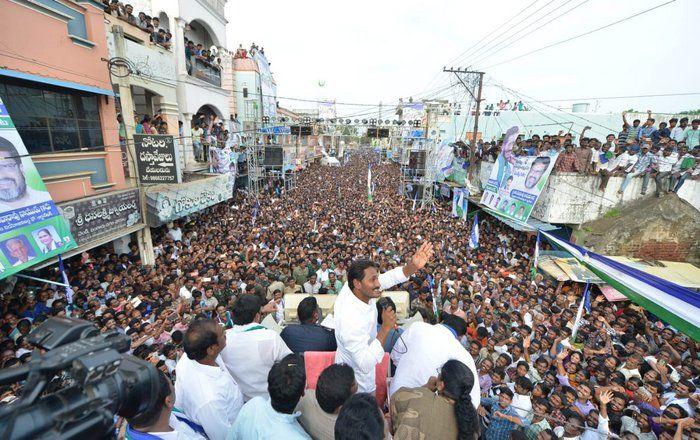 Jagan Praja Sankalpa Yatra Day 220 Photos