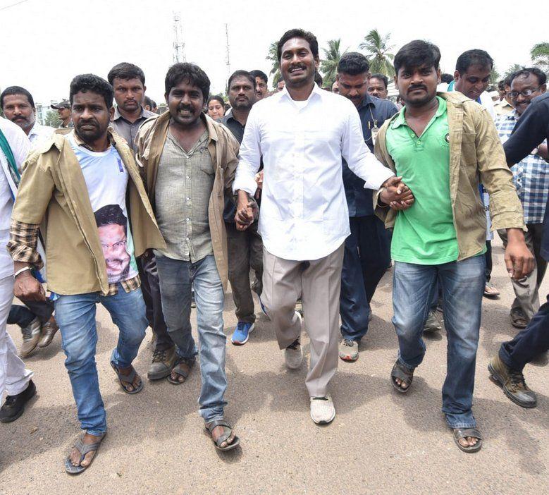 Jagan Praja Sankalpa Yatra Day 220 Photos