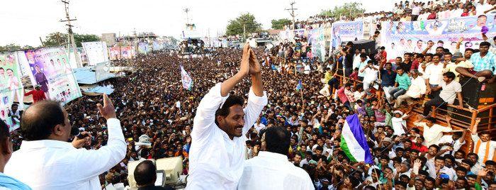 Jagan Praja Sankalpa Yatra Day 26 Photos