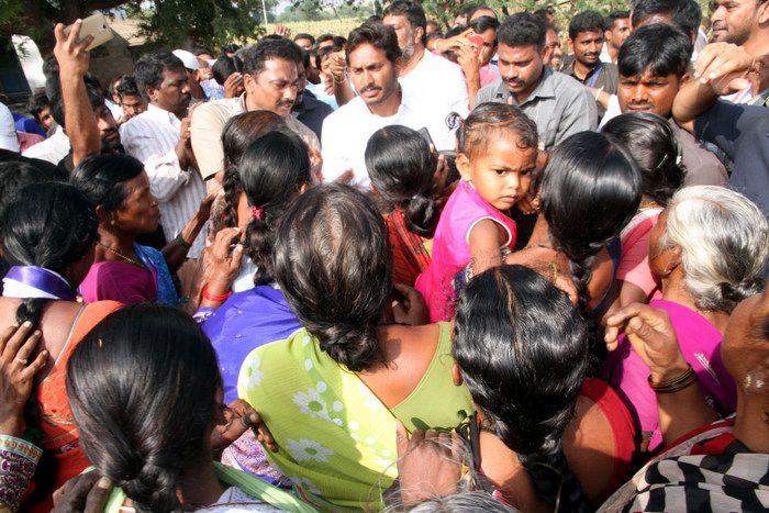 Jagan Praja Sankalpa Yatra Day 26 Photos