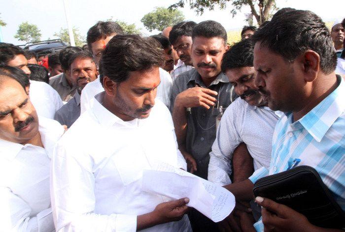 Jagan Praja Sankalpa Yatra Day 26 Photos