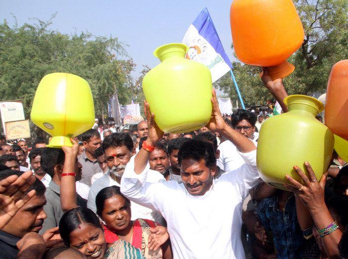 Jagan Praja Sankalpa Yatra Day 26 Photos