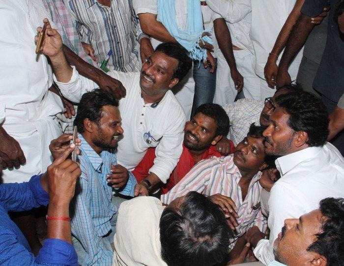 Jagan Praja Sankalpa Yatra Day 26 Photos