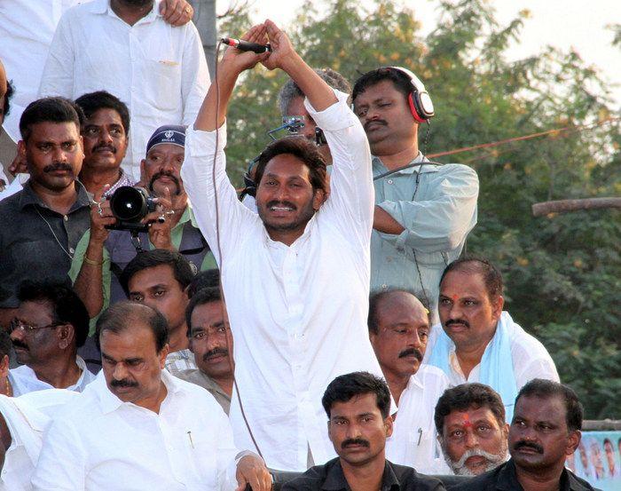Jagan Praja Sankalpa Yatra Day 26 Photos