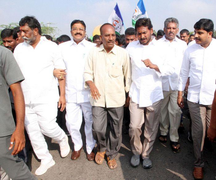 Jagan Praja Sankalpa Yatra Day 26 Photos