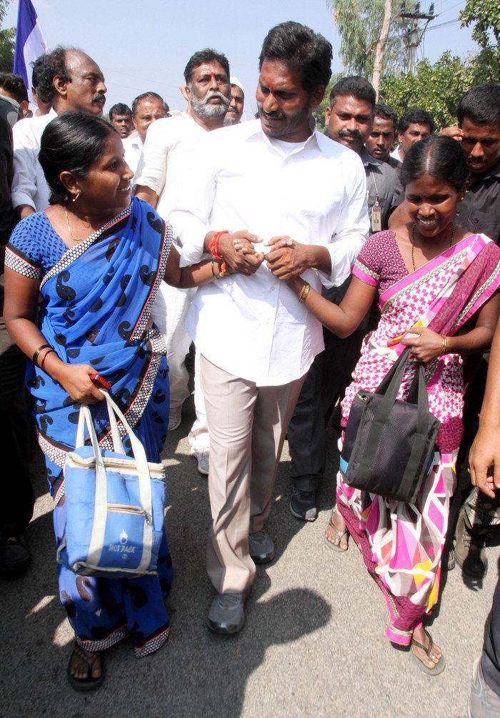 Jagan Praja Sankalpa Yatra Day 26 Photos
