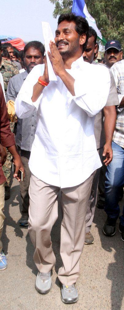 Jagan Praja Sankalpa Yatra Day 26 Photos