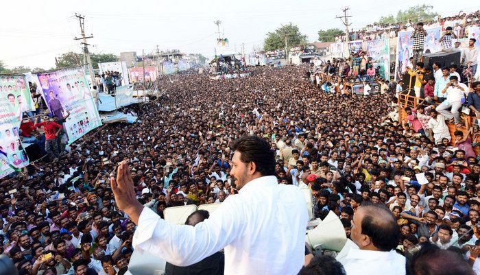 Jagan Praja Sankalpa Yatra Day 26 Photos