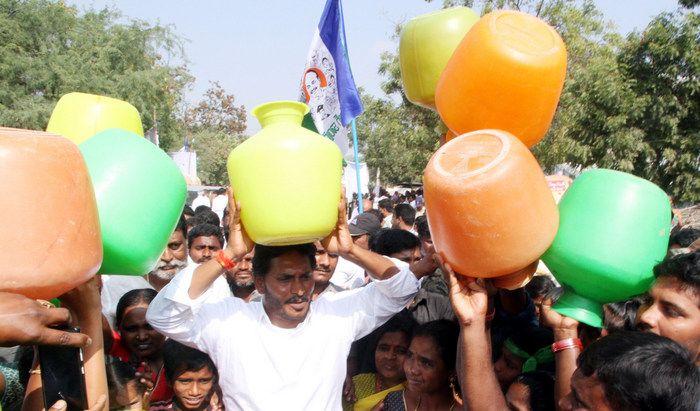 Jagan Praja Sankalpa Yatra Day 26 Photos