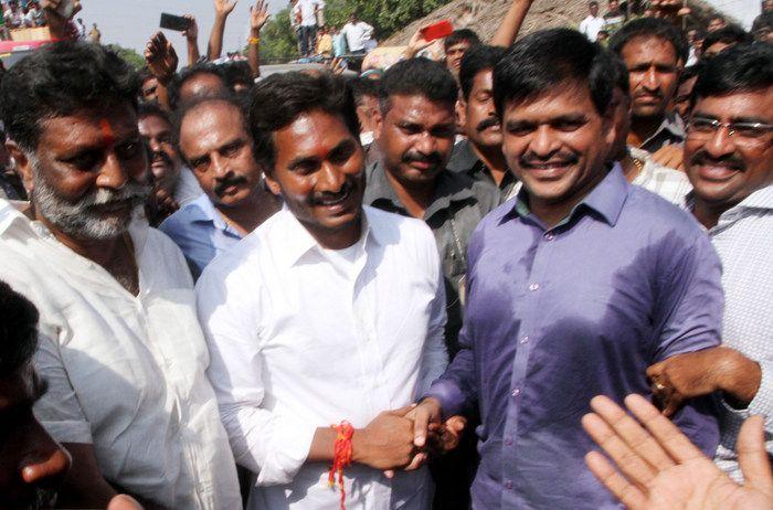 Jagan Praja Sankalpa Yatra Day 26 Photos