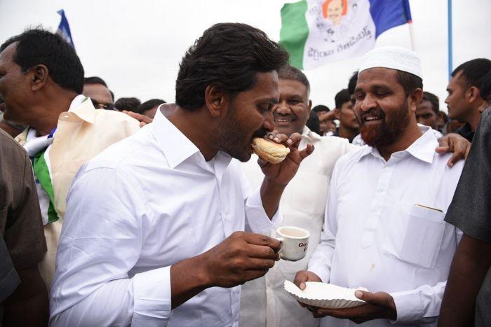 Jagan Praja Sankalpa Yatra Day 29 Photos