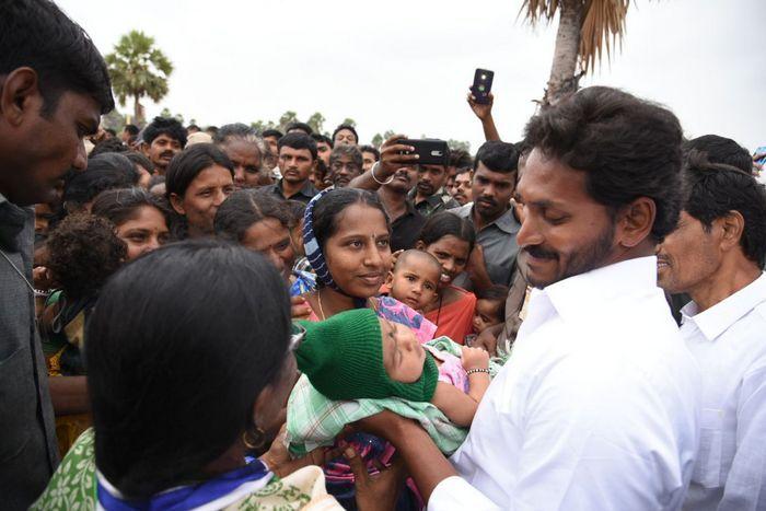 Jagan Praja Sankalpa Yatra Day 29 Photos