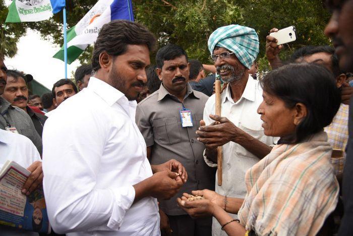 Jagan Praja Sankalpa Yatra Day 29 Photos