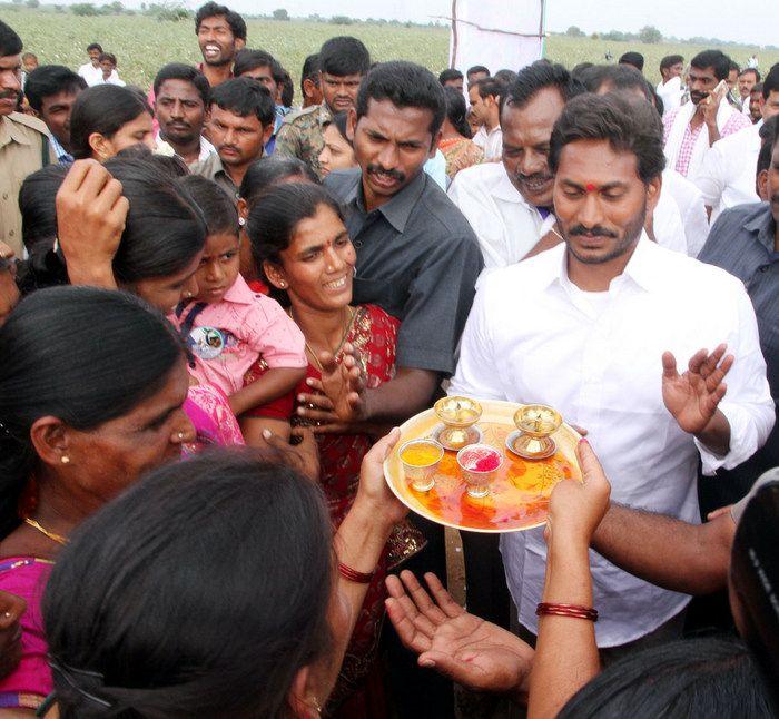 Jagan Praja Sankalpa Yatra Day 29 Photos