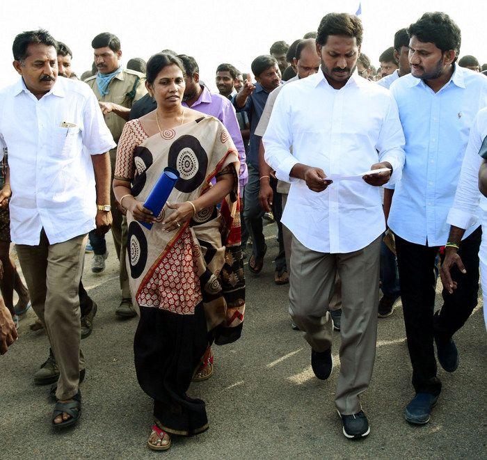 Jagan Praja Sankalpa Yatra Day 29 Photos