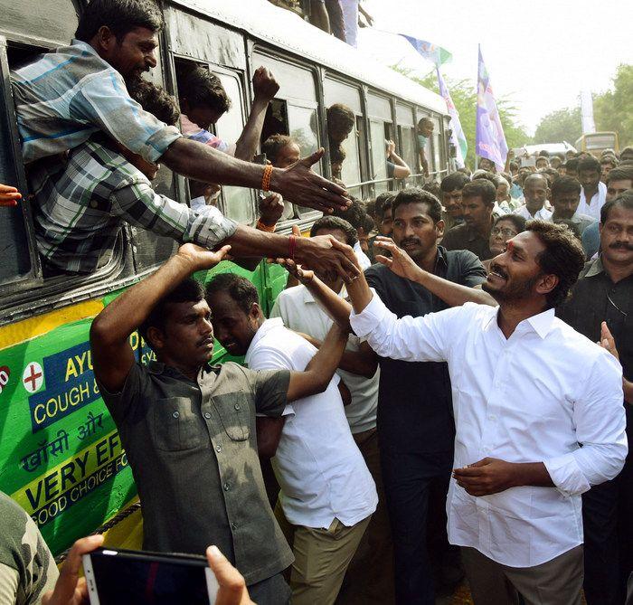 Jagan Praja Sankalpa Yatra Day 29 Photos