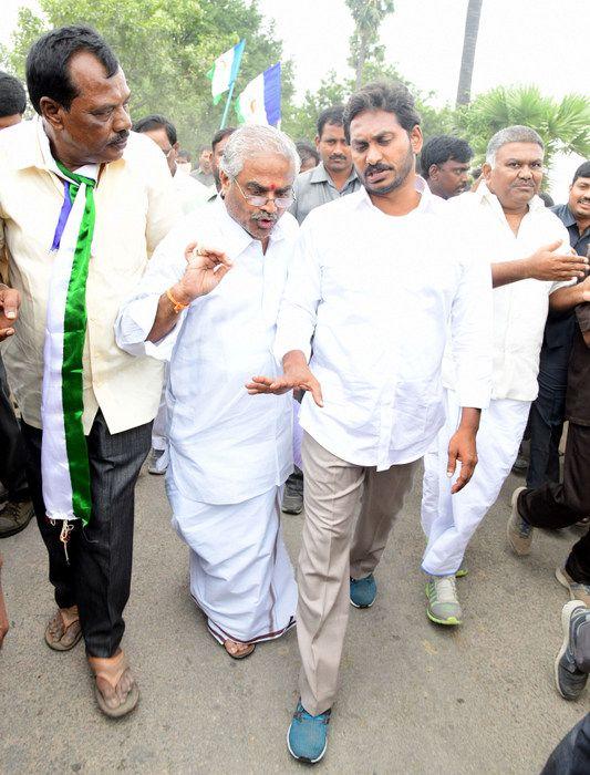 Jagan Praja Sankalpa Yatra Day 29 Photos