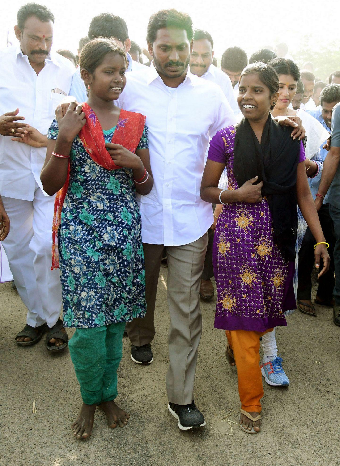 Jagan Praja Sankalpa Yatra Day 29 Photos