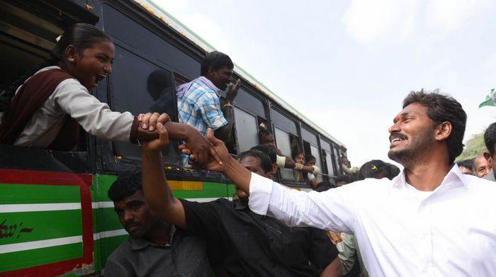 Jagan Praja Sankalpa Yatra Day 29 Photos