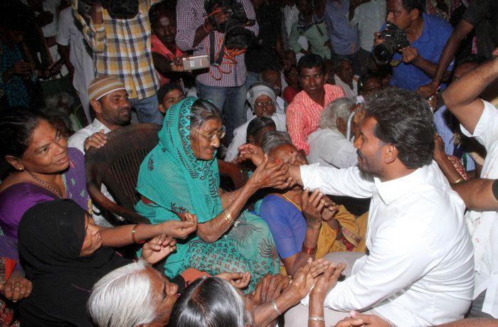 Jagan Praja Sankalpa Yatra Day-37 Photos