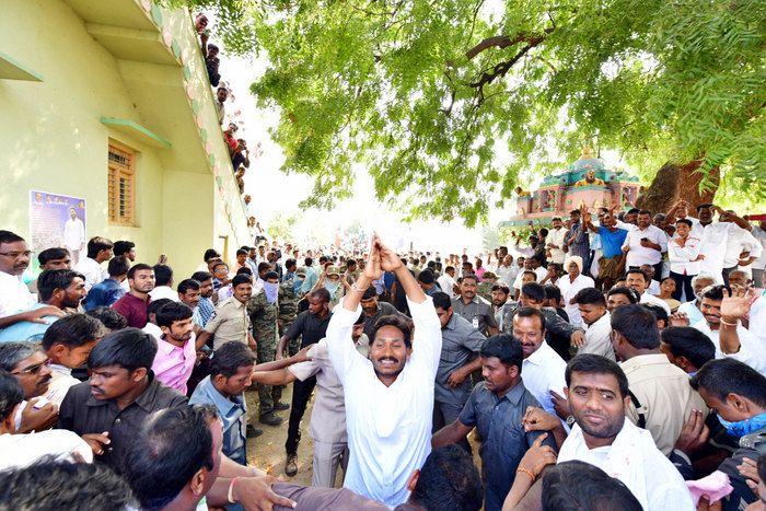 Jagan Praja Sankalpa Yatra Day-37 Photos