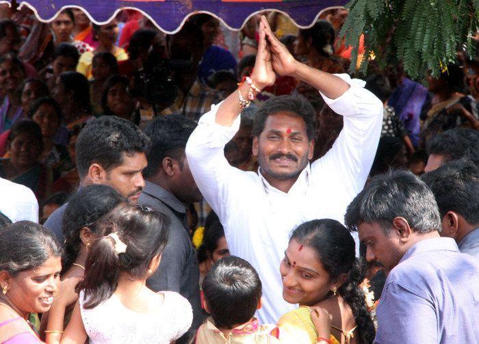 Jagan Praja Sankalpa Yatra Day-37 Photos