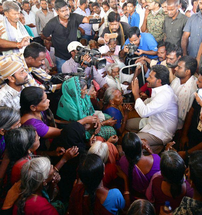 Jagan Praja Sankalpa Yatra Day-37 Photos