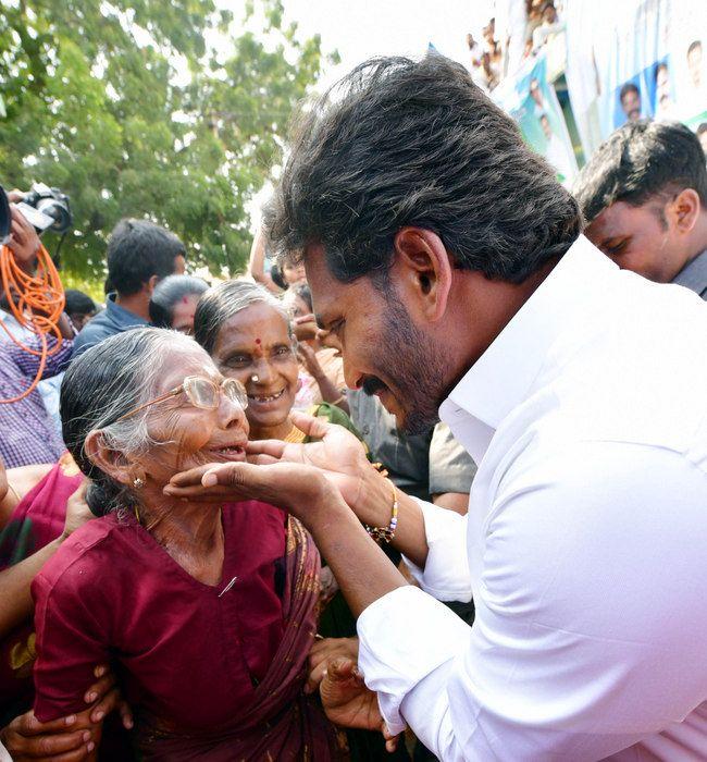 Jagan Praja Sankalpa Yatra Day-37 Photos