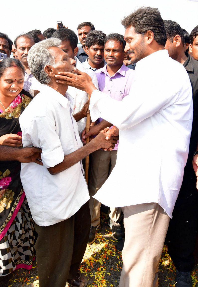 Jagan Praja Sankalpa Yatra Day-37 Photos