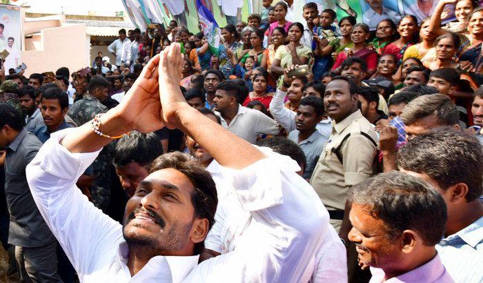 Jagan Praja Sankalpa Yatra Day-37 Photos