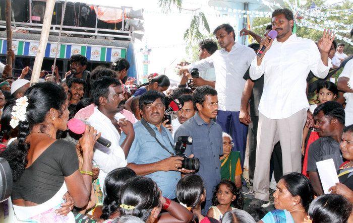 Jagan Praja Sankalpa Yatra Day-37 Photos