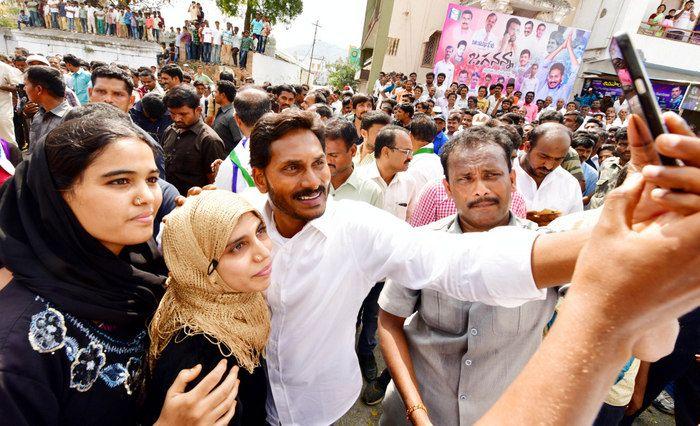 Jagan Praja Sankalpa Yatra Day 50 Photos