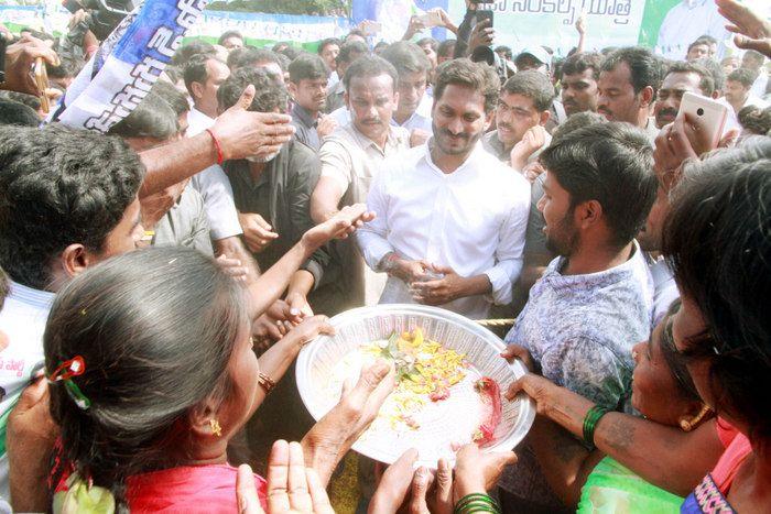 Jagan Praja Sankalpa Yatra Day 50 Photos