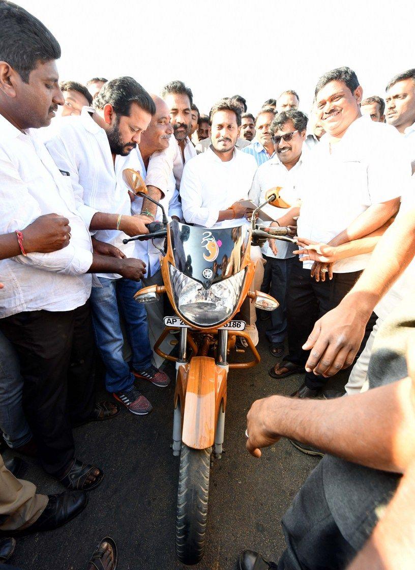 Jagan Praja Sankalpa Yatra Day-80 Photos