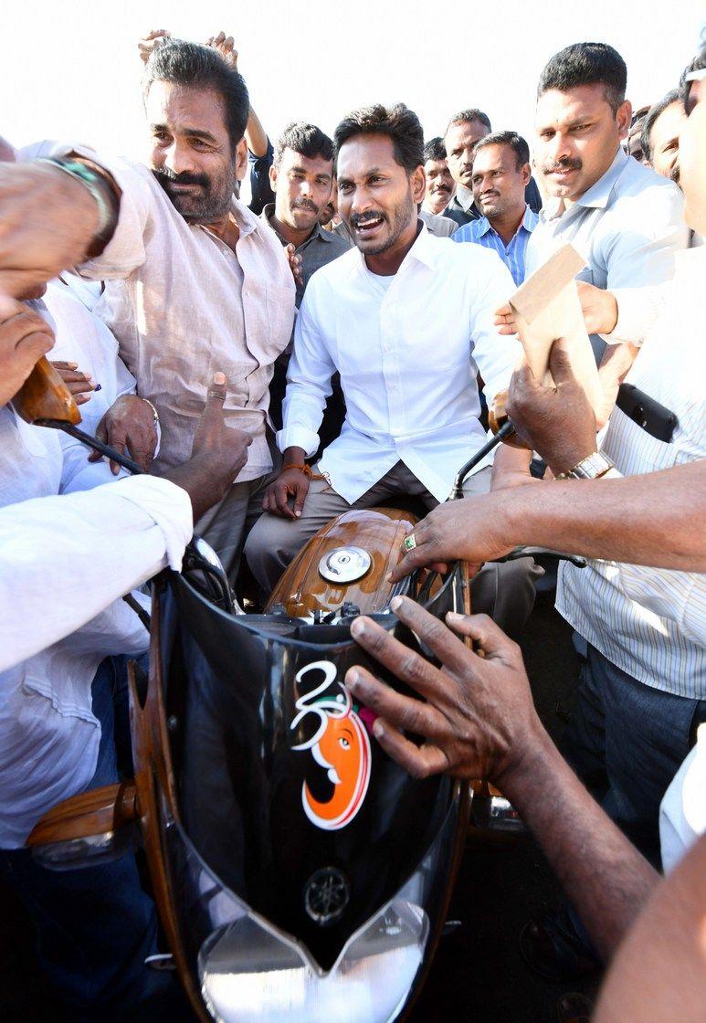 Jagan Praja Sankalpa Yatra Day-80 Photos