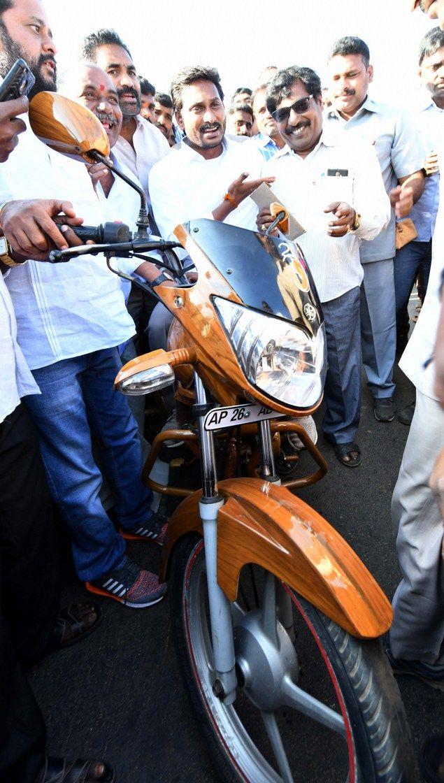 Jagan Praja Sankalpa Yatra Day-80 Photos