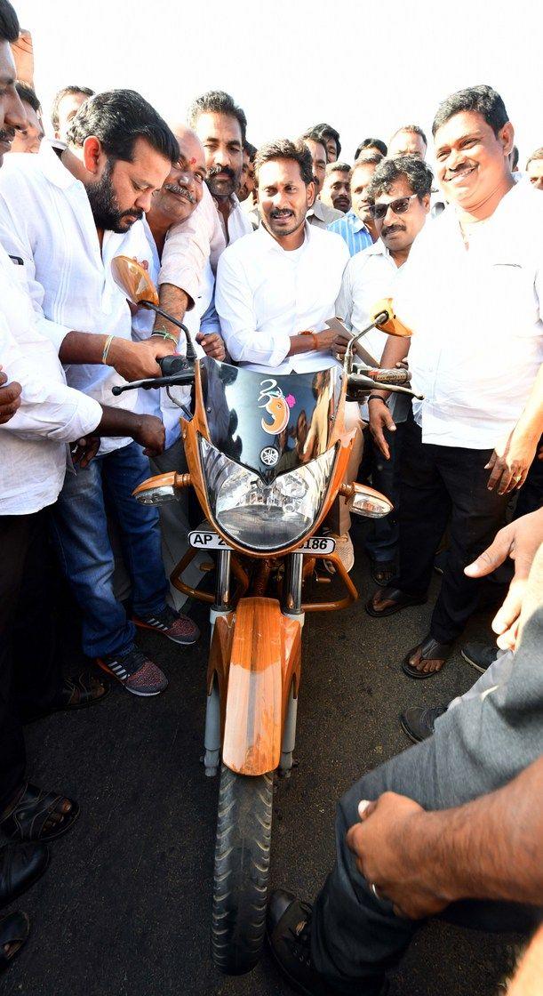 Jagan Praja Sankalpa Yatra Day-80 Photos