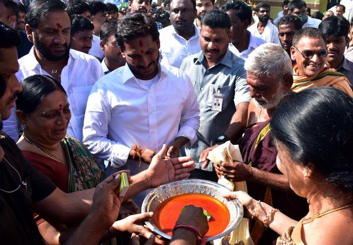 Jagan Praja Sankalpa Yatra Day-80 Photos